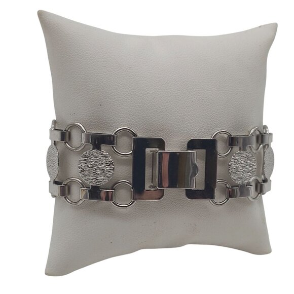 Sarah Coventry Vintage Silver Tone Chain Link Bracelet Textured Disc Accents Sec - Picture 2 of 5